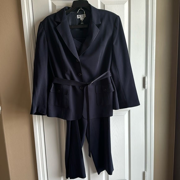 NYP Jackets & Blazers - Used- Woman’s NYP Suit Set